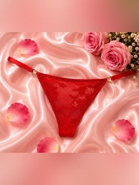 Victoria’s Secret Dream Angels Lace Rhinestone Heart Hardware Thong Panty